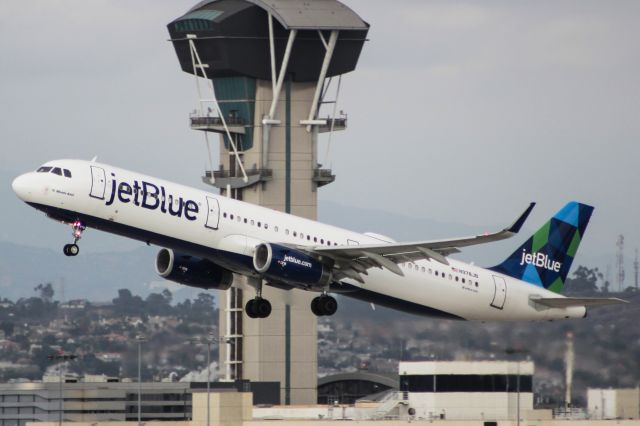 Airbus A321 (N978JB)