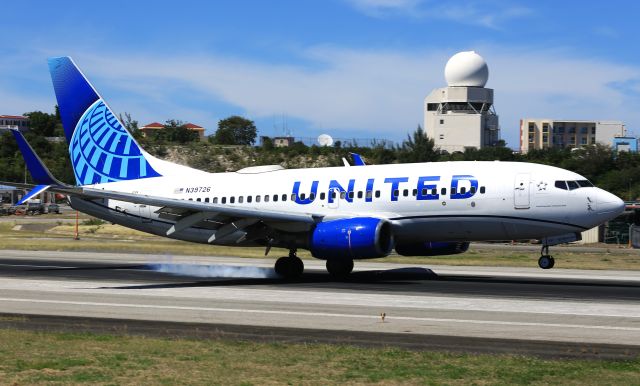 Boeing 737-700 (N39726)