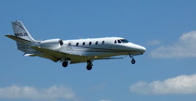 Cessna Citation Excel/XLS (N810JS) - On short final is this 2006 Cessna Citation 560XLS from the Spring of 2022.