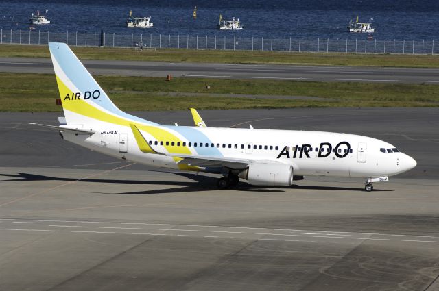 Boeing 737-700 (JA01AN) - Taxing at Haneda Intl Airport on 2012/10/29