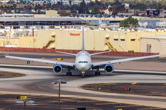 Boeing 777-200 (N204UA) - A United Airlines 777-200 taxiing at PHX on 2/13/23, the busiest day in PHX history, during the Super Bowl rush. Taken with a Canon R7 and Canon EF 100-400 II L lens.