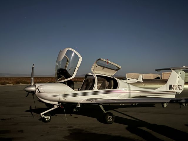 Diamond Star (N457TL) - Took this pic while filling up