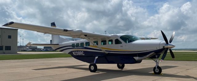 Cessna Caravan (N208RC) - N208RC on ramp