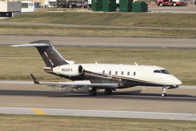 Bombardier Challenger 300 (N525FX) - 05NOV23
