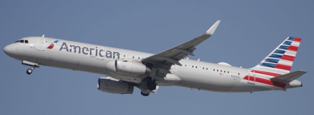 Airbus A321 (N161AA)