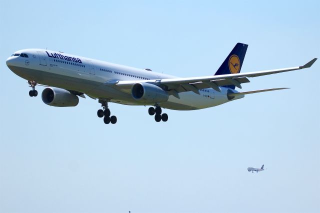 Airbus A330-300 (D-AIKC)