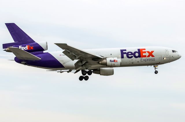 McDonnell Douglas DC-10 (N68051) - 2015-June-07 Sunday evening FedEx DC10 N68051 over 41 years old plane landing Toronto