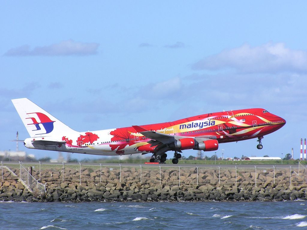 Boeing 747-200 (9M-MPB) - Another Photo of this great MAS Livery? Love It.