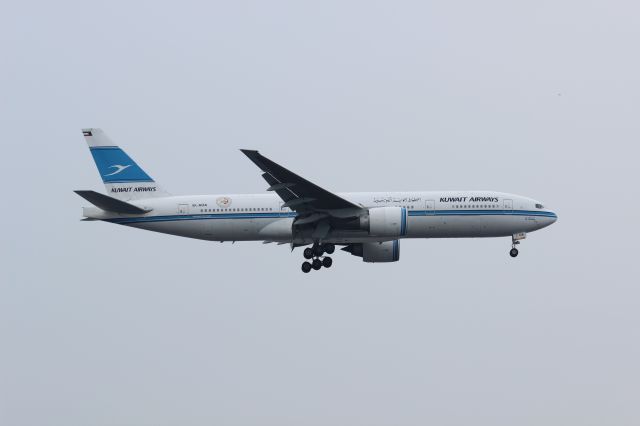 Boeing 777-200 (9K-AOA)
