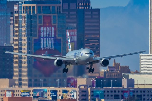 Boeing 777-200 (N791AN) - An American Airlines 777-200 in Oneworld special livery landing at PHX on 2/11/23 during the Super Bowl rush. Taken with a Canon R7 and Canon EF 100-400 II L lens.