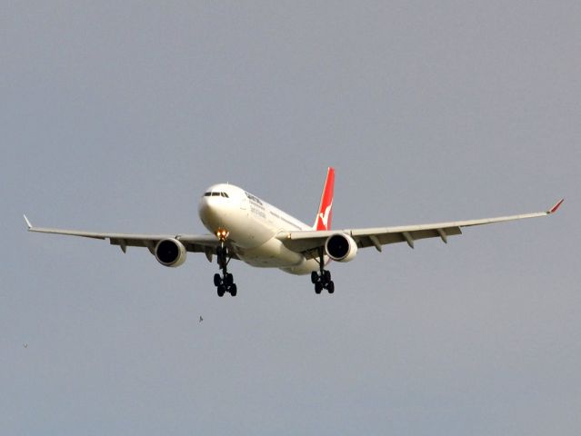 Airbus A330-300 (VH-QPJ) - On short finals for runway 05. Thursday 12th July 2012.