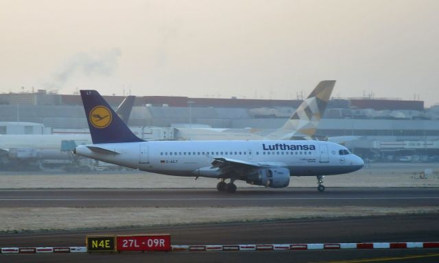 Airbus A319 (D-AILT) - Lufthansa Airbus A319-114 D-AILT in London Heathrow 