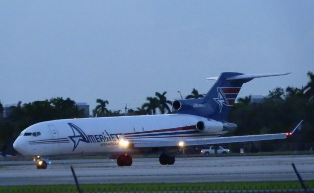 BOEING 727-200 (N395AJ)