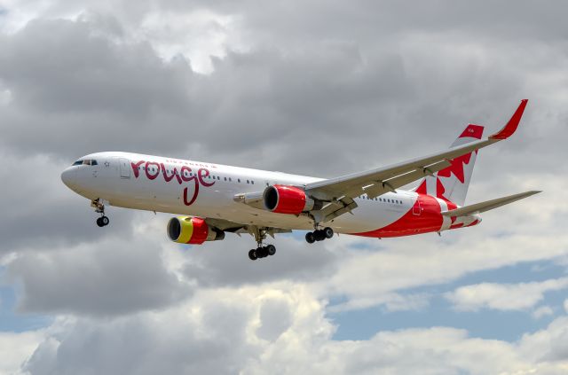 BOEING 767-300 (C-FMXC) - Very special livery of rouge 767 C-FMXC yellow cone (002)