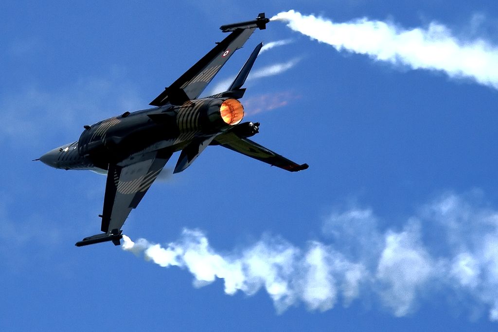 Lockheed F-16 Fighting Falcon (91-0011) - Flight line Arrivals day for weekend air displays visiting aircraft