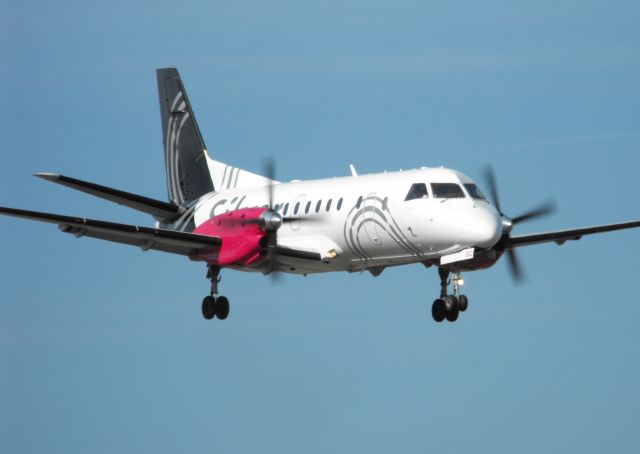 Saab 340 (N302AG) - Silver Wings 3980 landing RWY 18