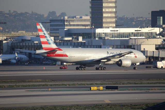 Boeing 777-200 (N797AN)