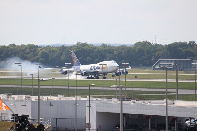 Boeing 747-400 (N322SG) - Super-rare appearance of the pax variant of the Queen of the Skies to Indy!