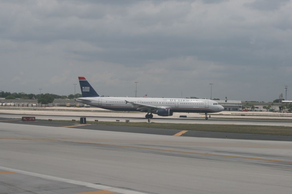 Airbus A321 (N176UW)