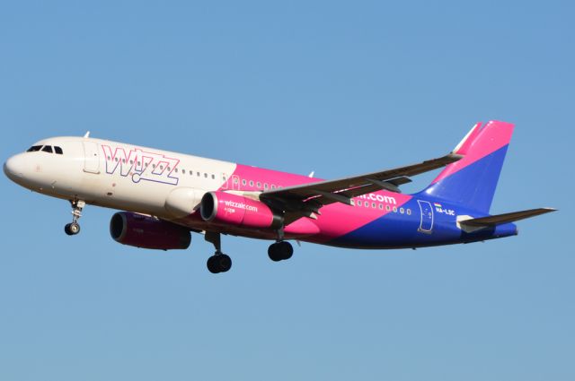 Airbus A320 (HA-LSC) - Kystvejen RWY22L