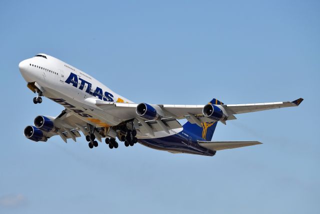 Boeing 747-400 (N480MC) - 23-L 09-25-20