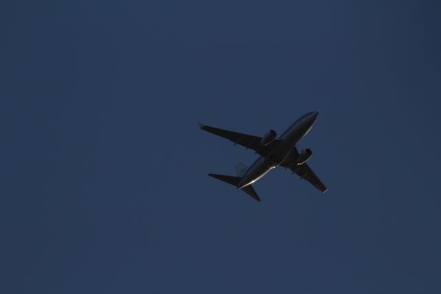 Boeing 737-700 (PH-BXN) - Boeing 737-8K2, KLM, flies above Nieuwkoop and going to land on Aalsmeerbaan at Schiphol Amsterdam Airport (Holland). The origin of the flight is Bucharest (Romania).