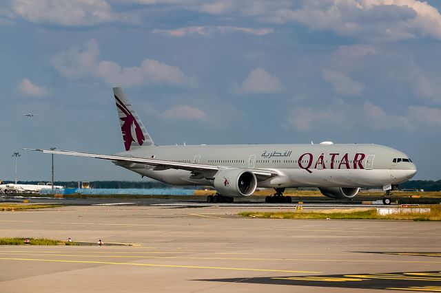 BOEING 777-300ER (A7-BAT)