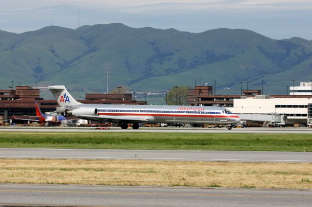 McDonnell Douglas MD-80 (N483A) - KSJC - taken 3/27/2005 - the American MD-80 is set to go away for good in year 2015 - and will no longer be seen at San Jose!