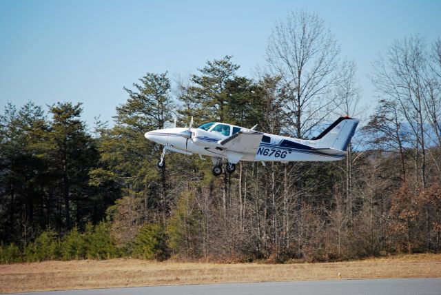 Beechcraft Baron (58) (N676G)