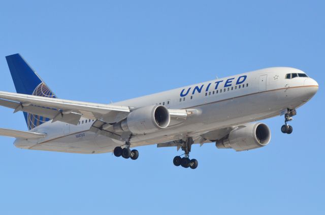 — — - UAL 767-200 at ORD