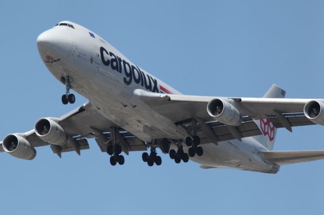 Boeing 747-400 (LX-YCV)