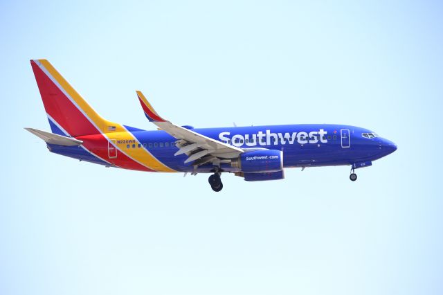 Boeing 737-700 (N220WN)