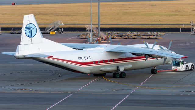 Antonov An-12 (UR-CAJ)