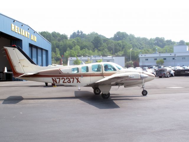 Beechcraft Baron (58) (N7237X)