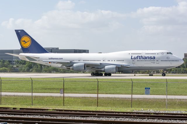 Boeing 747-400 (D-ABVS)