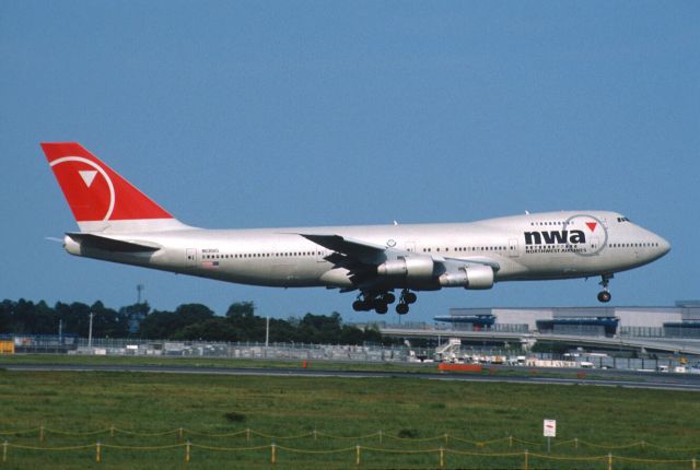 Boeing 747-200 (N638US) - Short Final at Narita Intl Airport Rwy16R on 2004/08/10　