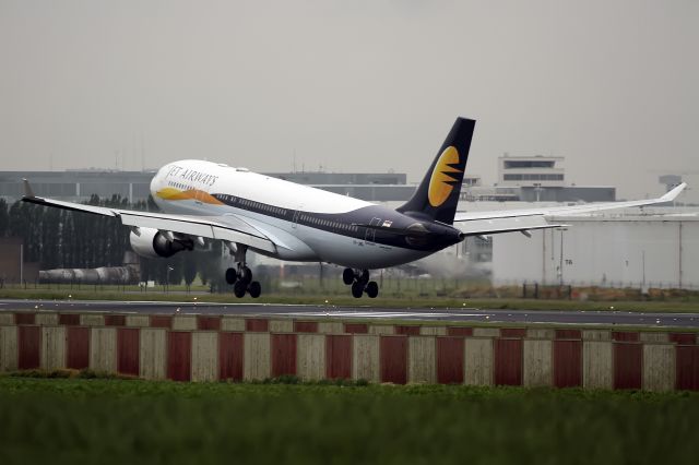 Airbus A330-200 (VT-JWQ)