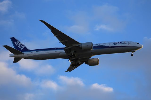 BOEING 777-300ER (JA781A)