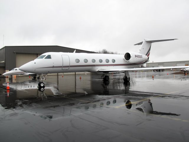 Gulfstream Aerospace Gulfstream IV (N425QS) - Large cabin.