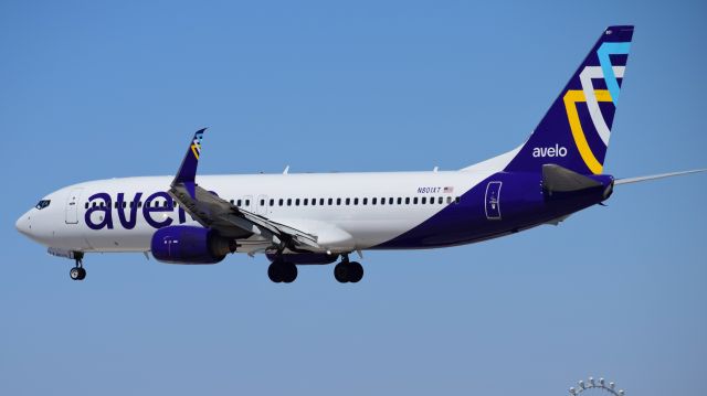 Boeing 737-800 (N801XT)