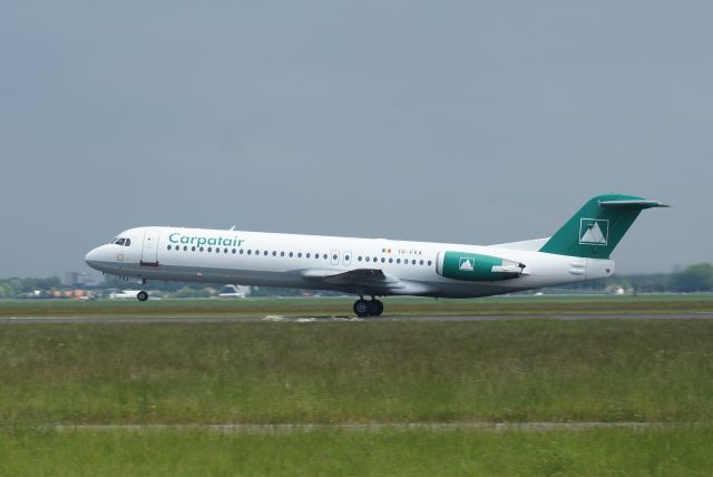 Fokker 100 (YR-FKA) - Carpatair Fokker 100 cn11340 Take Off RWY36L 22-5-2018 Regionale Airline, Roemenie