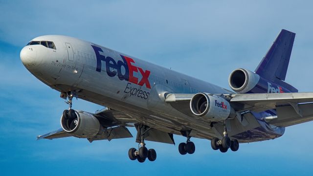 McDonnell Douglas DC-10 (N319FE) - 13R approach.