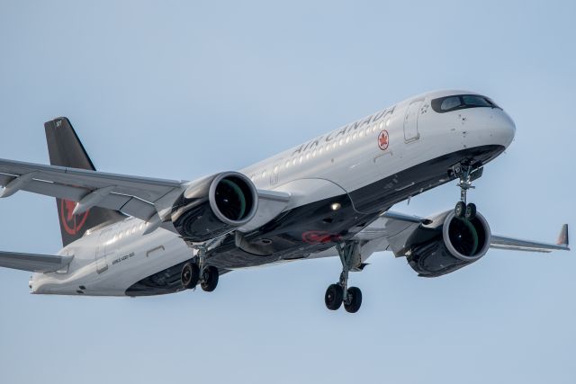 Airbus A220-300 (C-GROV)