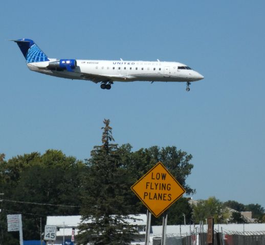 Canadair Regional Jet CRJ-200 (N455SW) - On final is this 2003 United Express Canadair Regional Jet 200ER in the Autumn of 2021.