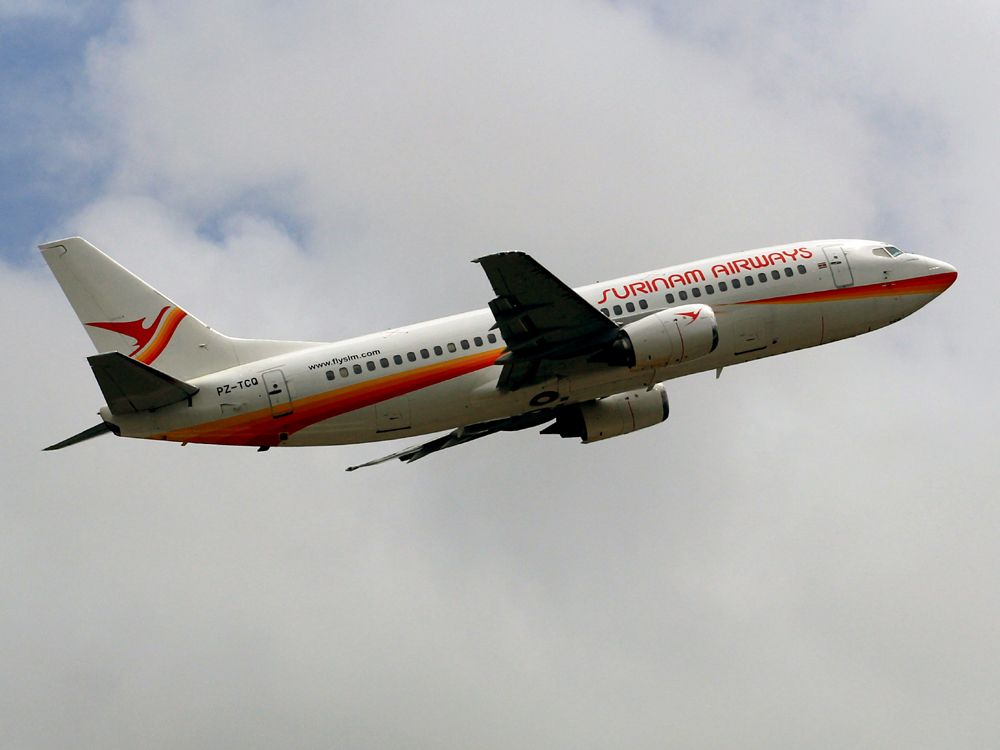 BOEING 737-300 (PZ-TCQ)