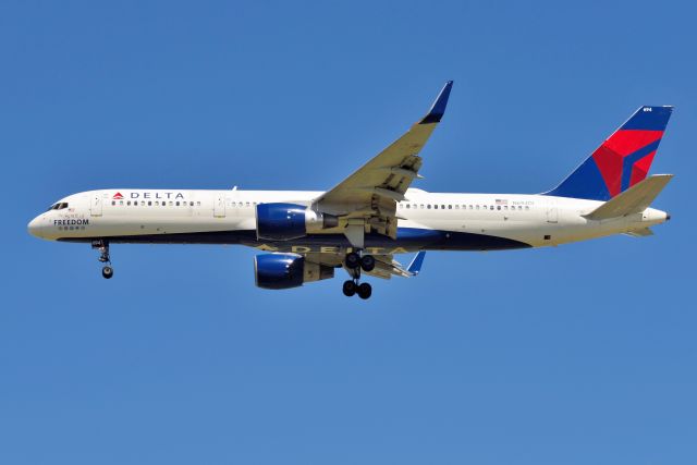 Boeing 757-200 (N694DL) - 23-R 06-20-22