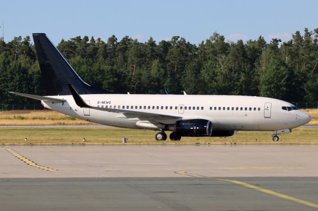 Boeing 737-700 (G-NEWG)