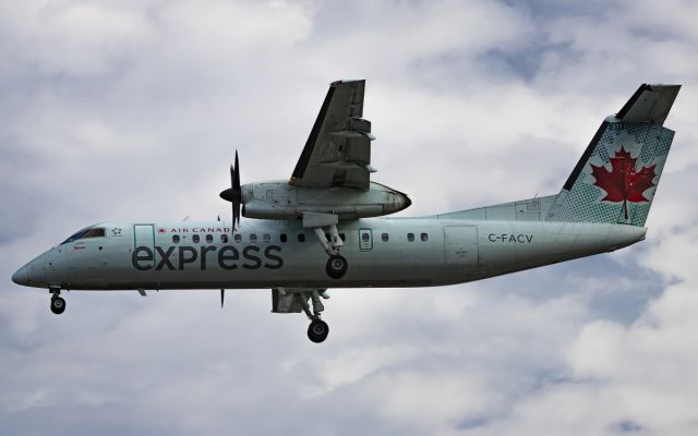 de Havilland Dash 8-300 (C-FACV)