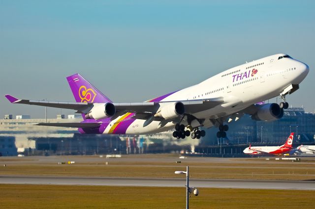 Boeing 747-400 (HS-TGY)