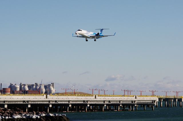 Embraer ERJ-135 (N865LS) - Over the brand new 33L ILS approach pier ! Welcome to Boston !